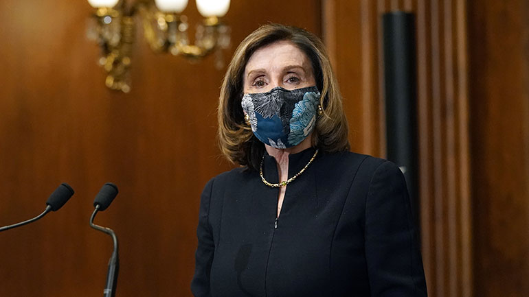 ΗΠΑ: Η Πελόζι θέλει να επιβάλλονται πρόστιμα στους βουλευτές που δεν δέχονται τους ελέγχους για όπλα στη Βουλή